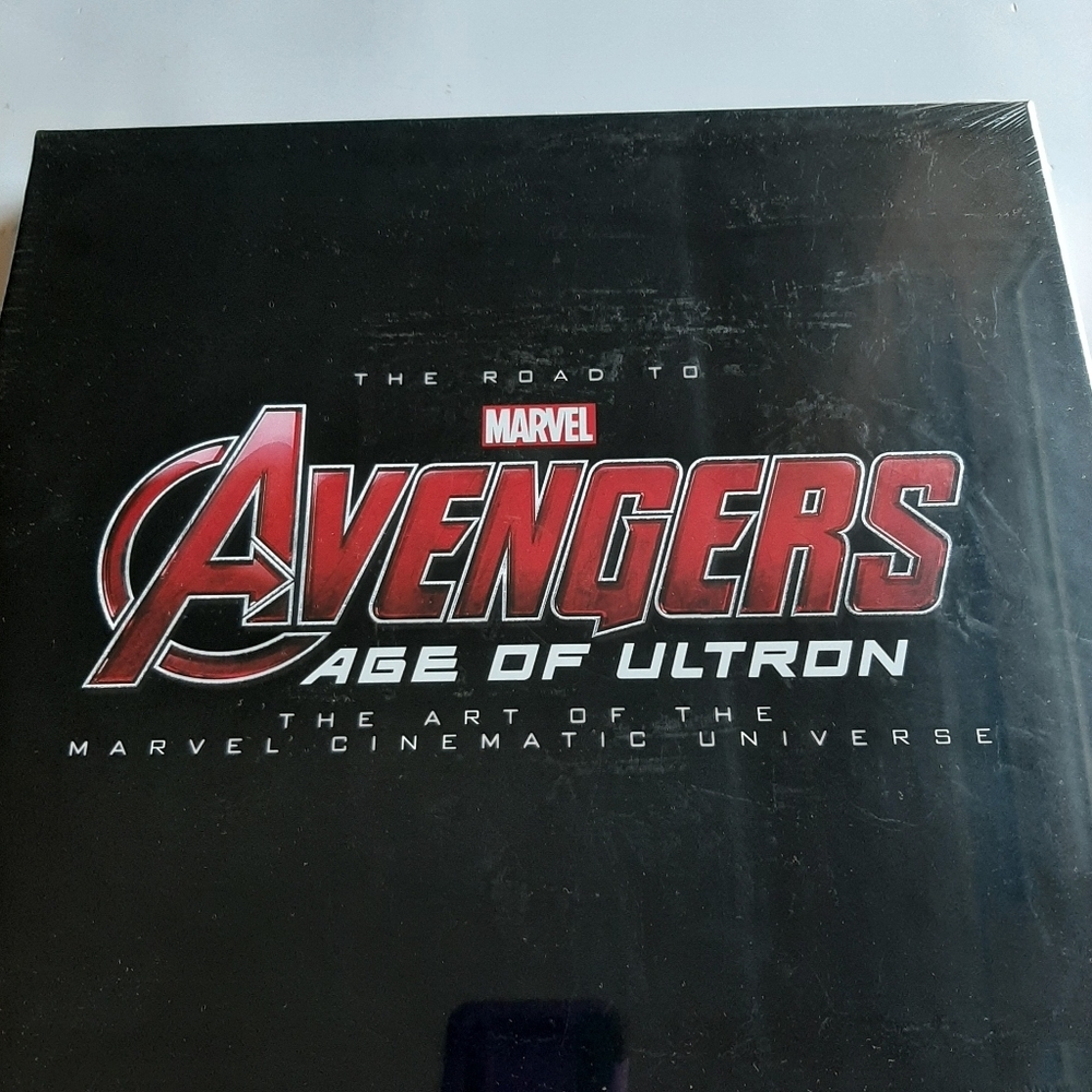 MARVEL AVENGERS AGE OF ULTRON BOOK - Picture 7 of 7